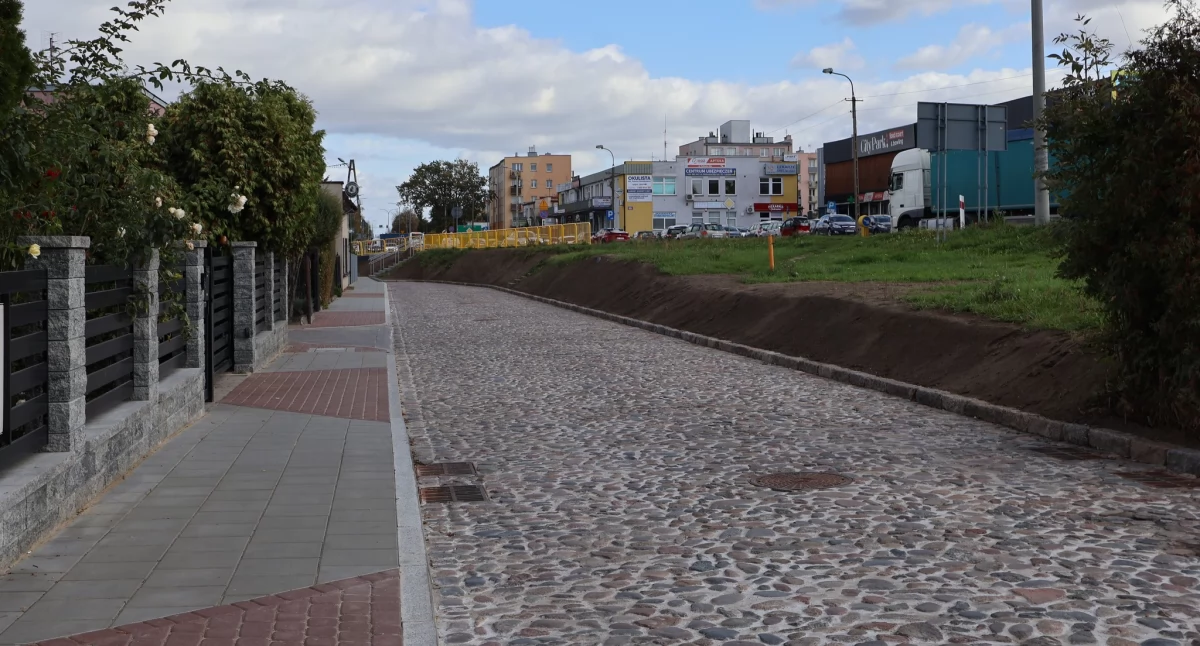 Zabytkowa ulica w centrum Ciechanowa już po remoncie [zdjęcia]