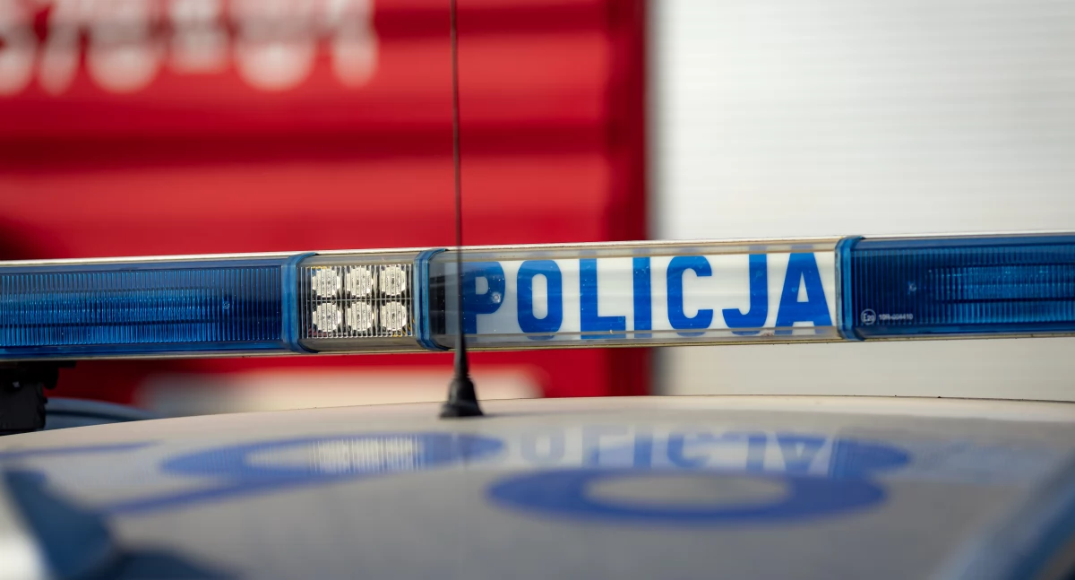 Przywłaszczonym BMW wjechał do rowu w pobliżu Ciechanowa. Był pijany i poszukiwany
