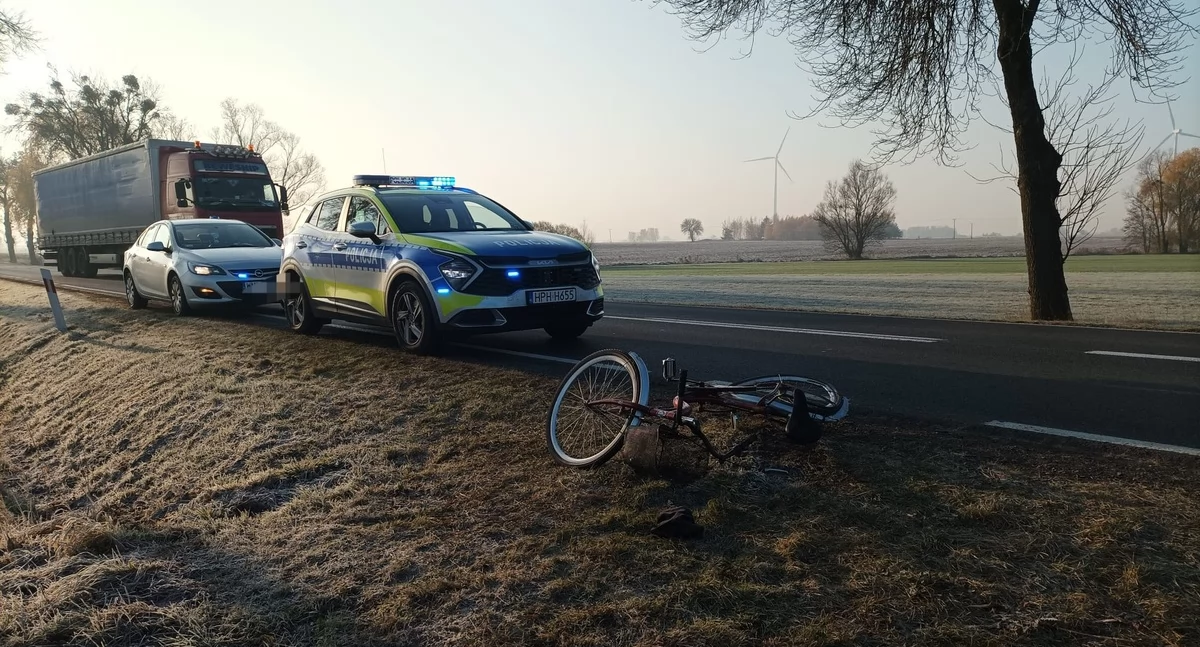 Zderzenie przy wyprzedzaniu. Kierowca ciężarówki potrącił rowerzystkę