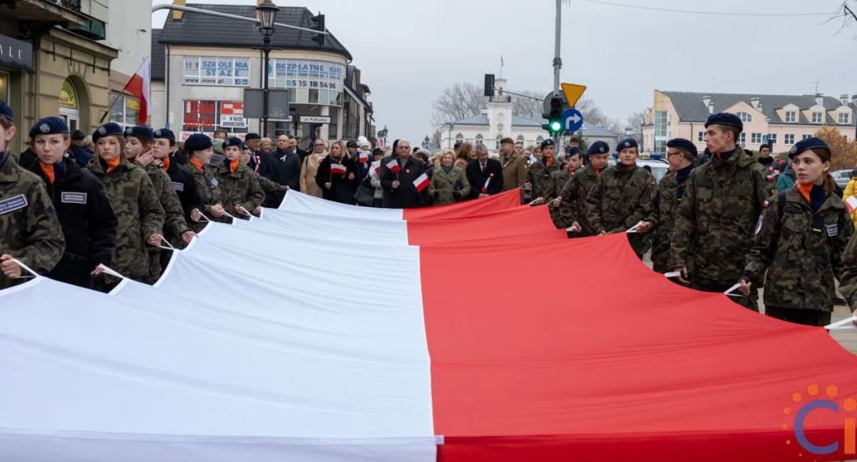 Korowód ulicami Ciechanowa. Przed nami powiatowe obchody Święta Niepodległości [program]