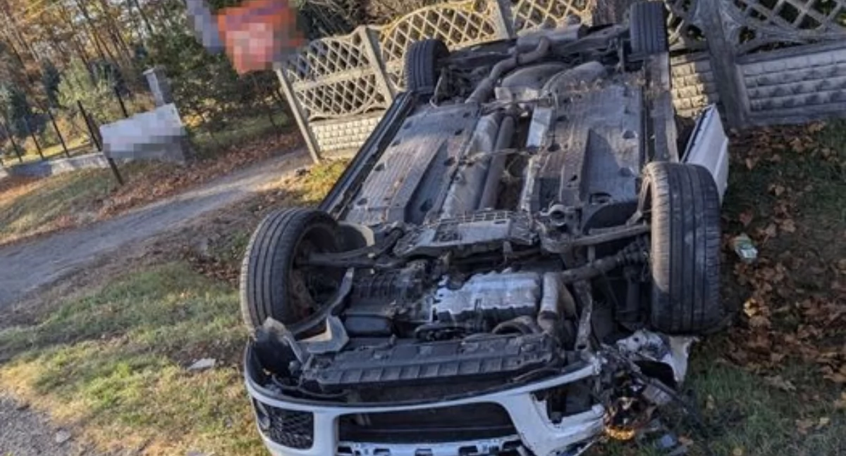 Próbował wyprzedzić i dachował. Niebezpieczne zdarzenie na drodze