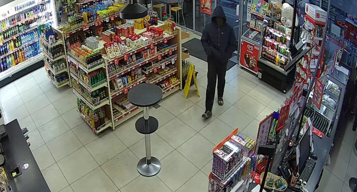 Rozbój na stacji paliw. Trwają poszukiwania tego mężczyzny