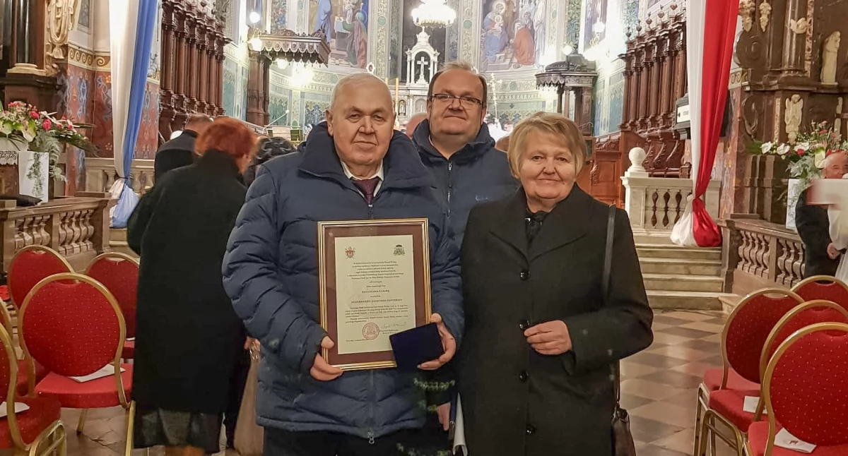 Ponad 40 lat jest organistą w kościele w Sońsku. Został doceniony medalem
