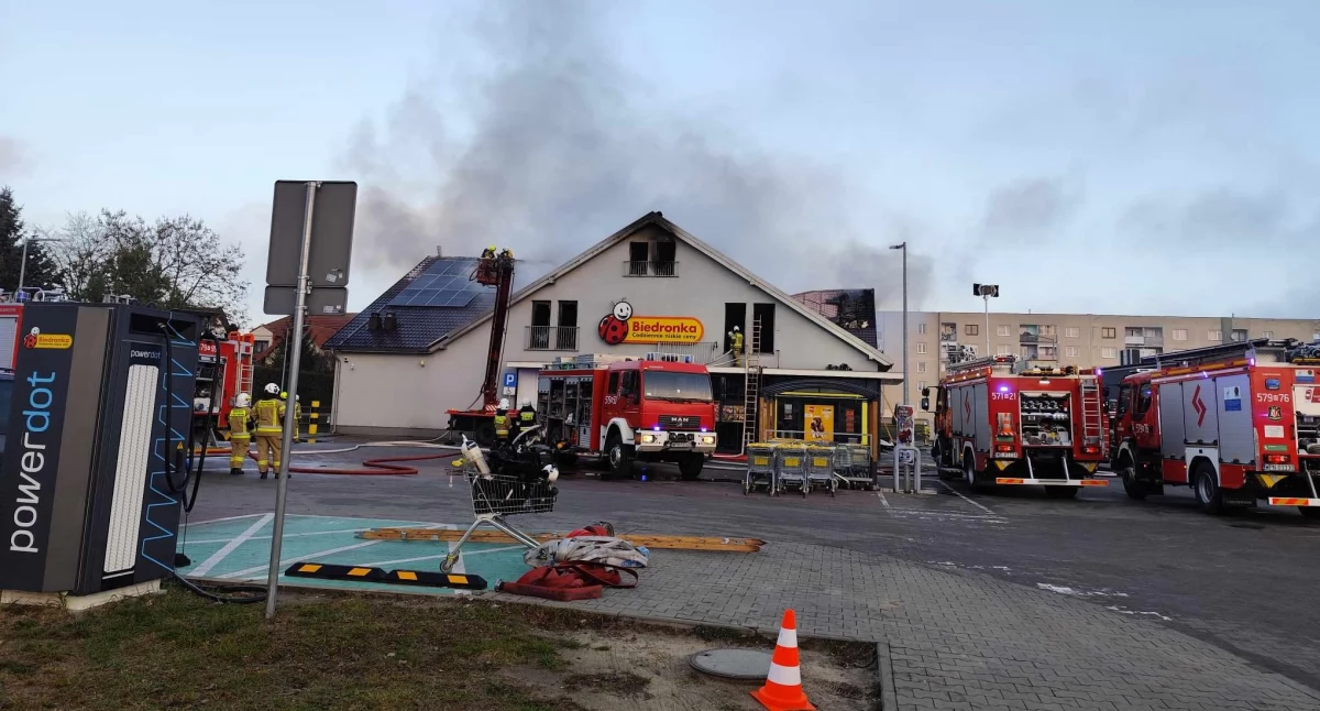 Policja nie wyklucza podpalenia Biedronki. Zatrzymano dwie osoby