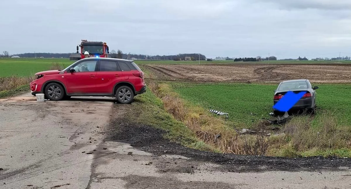 Zderzenie osobówek na drodze koło Ciechanowa [zdjęcia]