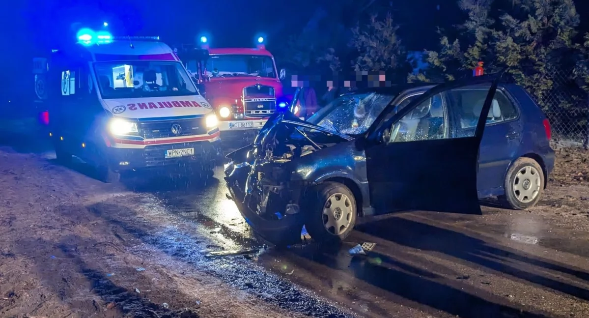 Osobówką w ciągnik. Groźne zdarzenie w powiecie ciechanowskim
