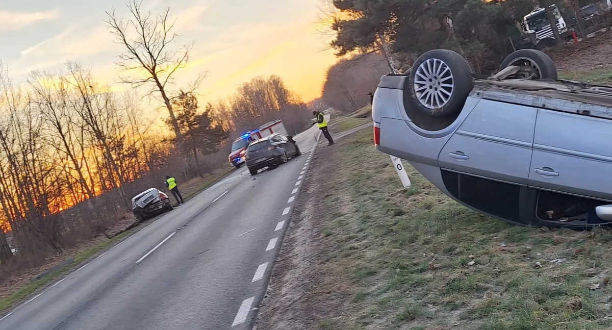 Zderzenie trzech samochodów. Wśród rannych jest dziecko