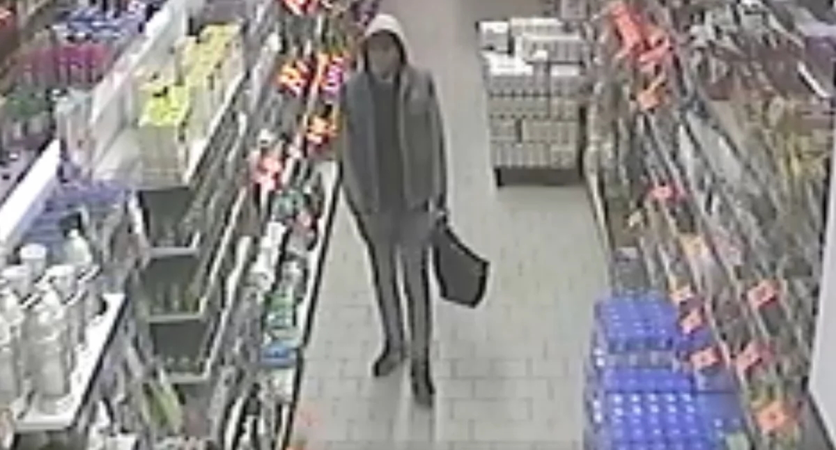 Złodziej grasował w markecie. Poszukuje go policja [wideo]