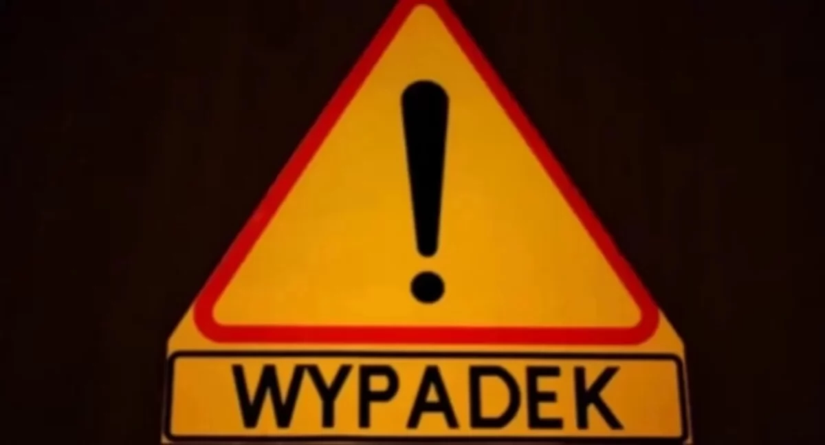 Uderzył w barierę i wywrócił się na bok. Niebezpieczne zdarzenie koło Ciechanowa