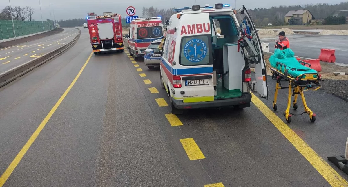 Groźne zdarzenie na drodze. Uderzyła autem w karetkę pogotowia, którą przewożono pacjenta [zdjęcia]