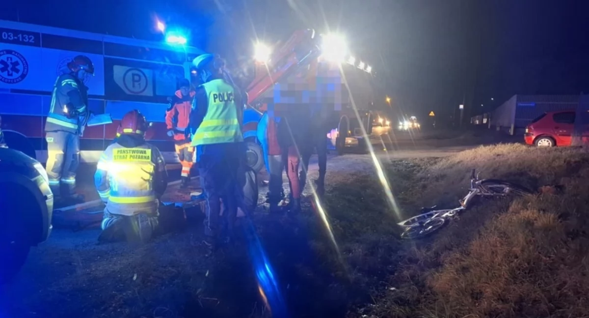 Pieszy potrącony na pasach. Wypadek koło Ciechanowa [zdjęcia]