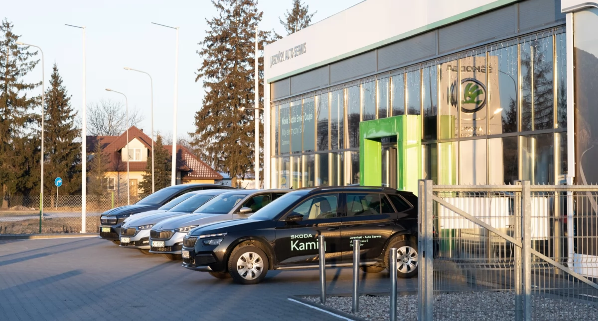 Masz przed sobą zakup nowego samochodu? Czekają na Ciebie doradcy i duże upusty w salonie Jarzyński Auto Serwis! 