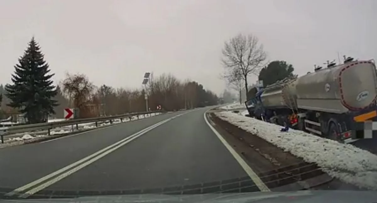 Mogło dojść do tragedii. Pijany kierowca mlekowozu sprawcą niebezpiecznego zdarzenia [zobacz nagranie]