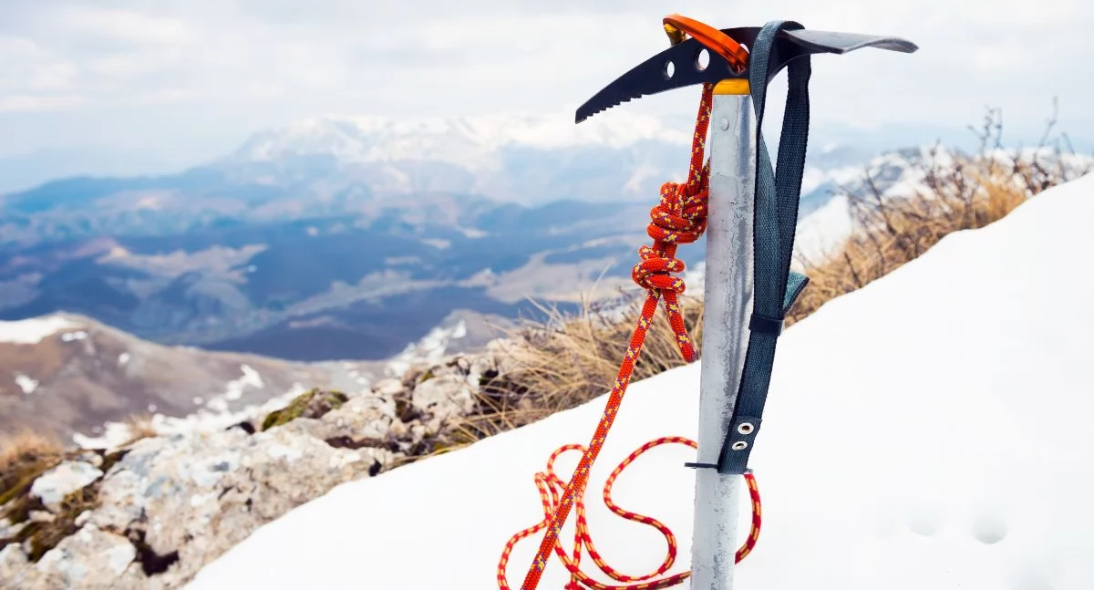 Czekan wspinaczkowy – niezbędne narzędzie każdego alpinisty