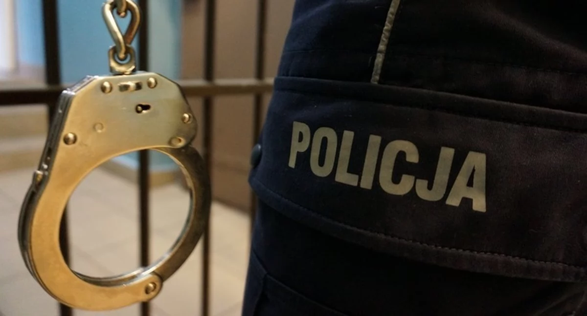 Groźny przestępca ukrywał się przez ponad 8 lat. Znaleźli go w piwnicy pod workami z ekogroszkiem