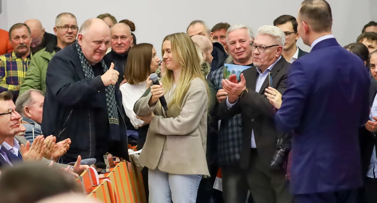 Zawrzało po słowach proboszcza z Ciechanowa na spotkaniu wyborczym. Ksiądz wydał oświadczenie [wideo]
