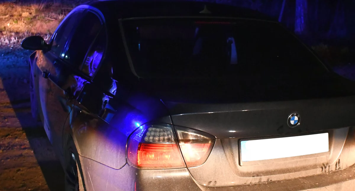 Pościg za 19-latkiem w BMW. Jechał bez prawa jazdy i z narkotykami, rodzice utrudniali interwencję policji