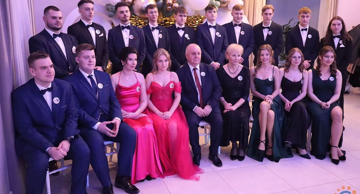 Uczniowie BZDZ w Ciechanowie bawili się na studniówce [fotorelacja]