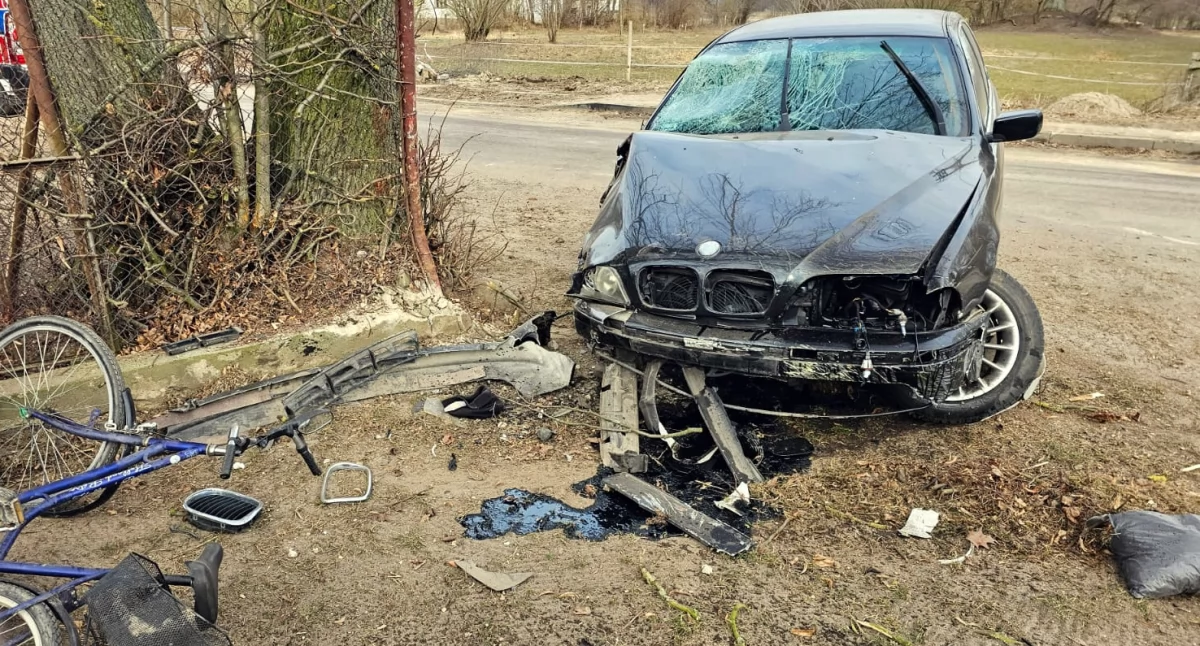 Mieszkaniec powiatu ciechanowskiego pracował przy posesji. Uderzył w niego pijany kierowca BMW [zdjęcia]