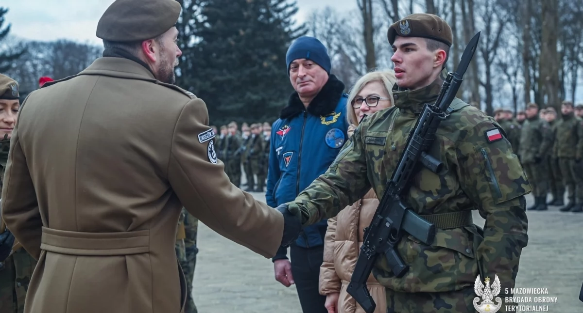 Ponad 60 ochotników złożyło przysięgę w ciechanowskich koszarach [zdjęcia]