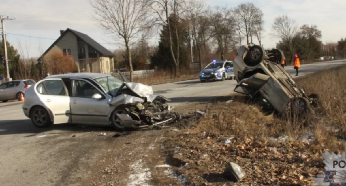Dwa wypadki na tej samej drodze. Sześć osób zostało rannych [zdjęcia]
