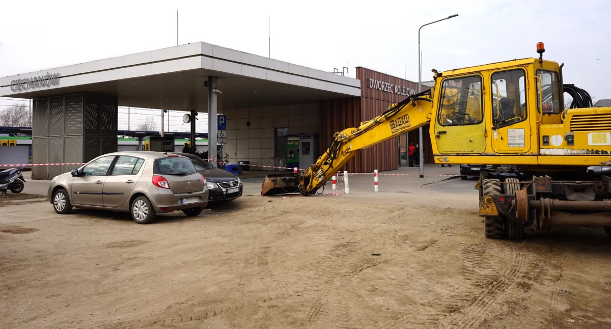 PKP rozpoczyna budowę nowego parkingu w Ciechanowie