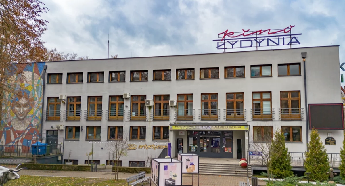 Otwarto oferty na rozbudowę domu kultury w Ciechanowie. Znów jest drogo! 
