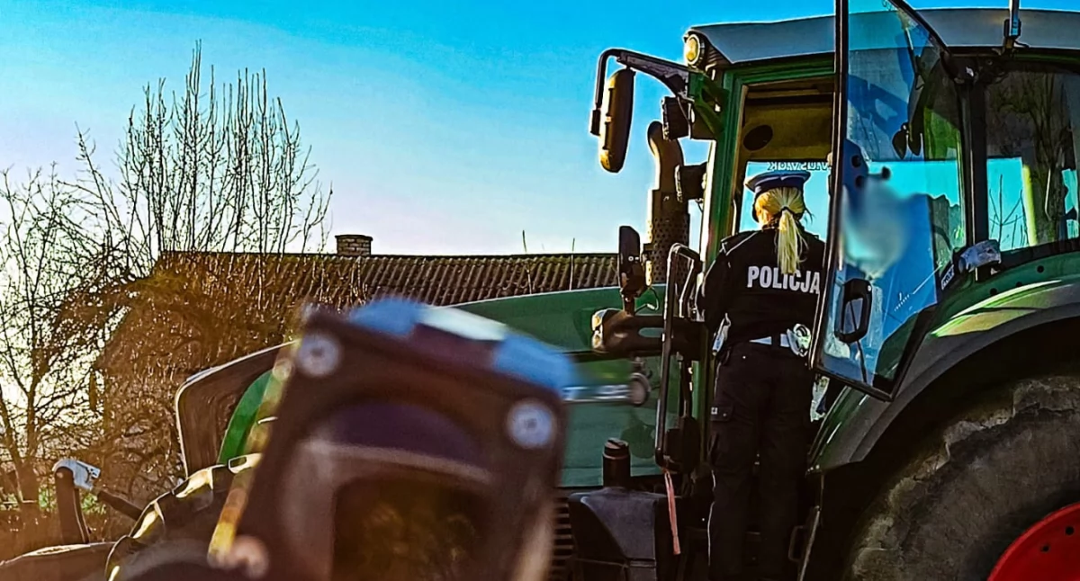 Pirat drogowy w ciągniku rolniczym. Zatrzymała go policja