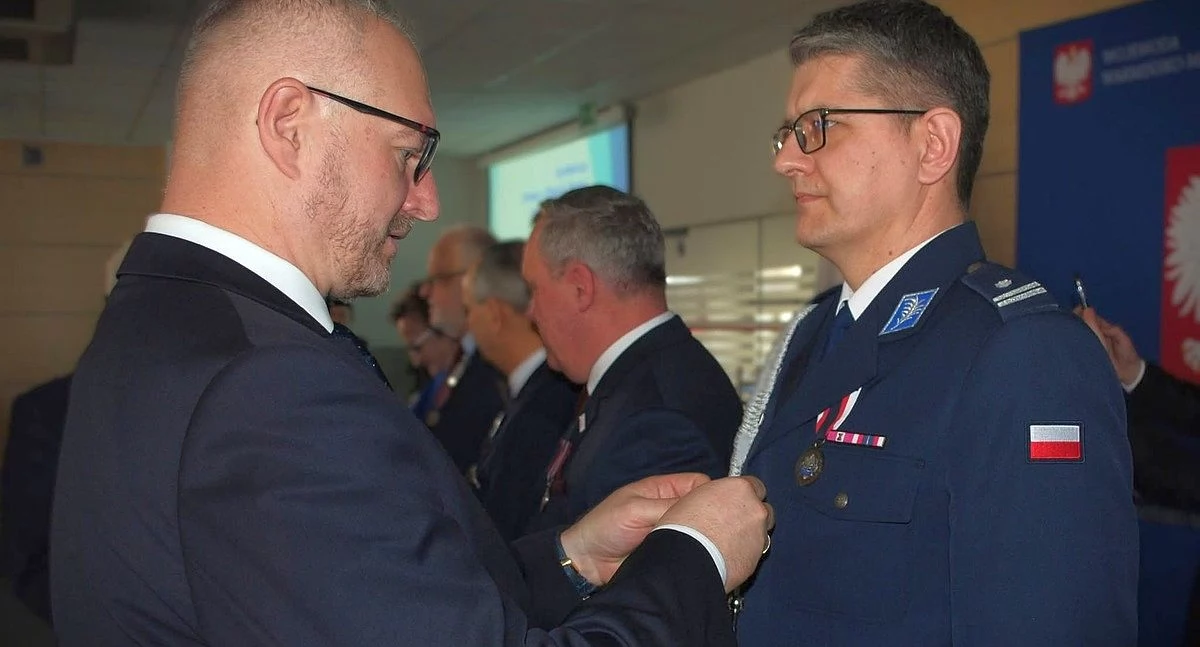 Ciechanowska komenda policji oraz jeden z funkcjonariuszy uhonorowani [zdjęcia]