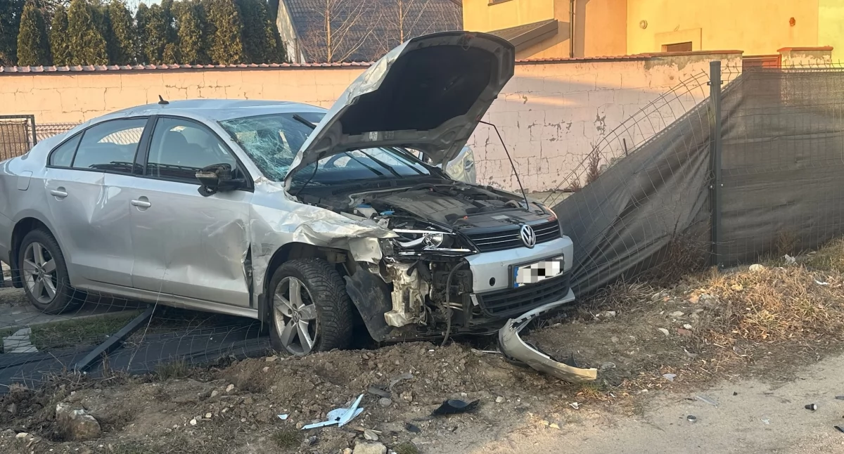 Wyprzedzał kilka pojazdów, doszło do zderzenia [zdjęcia]