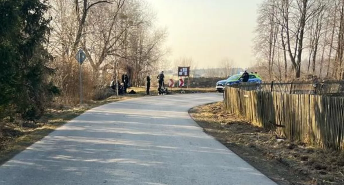 Zdarzenie drogowe z udziałem motocykla. Ranna pasażerka