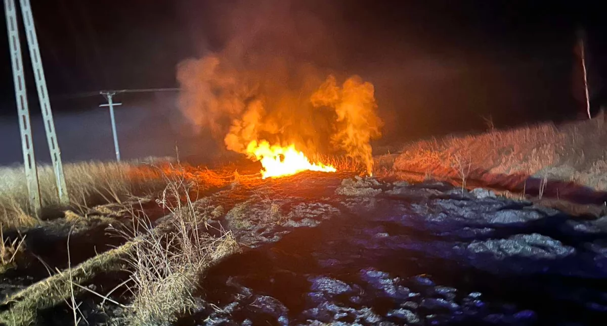 Nocny pożar w pobliżu Ciechanowa [zdjęcia]