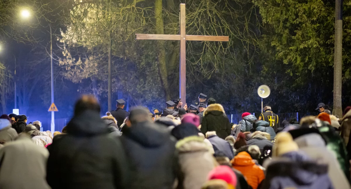 Utrudnienia ruchu w Ciechanowie. Ulicami przejdzie Droga Krzyżowa