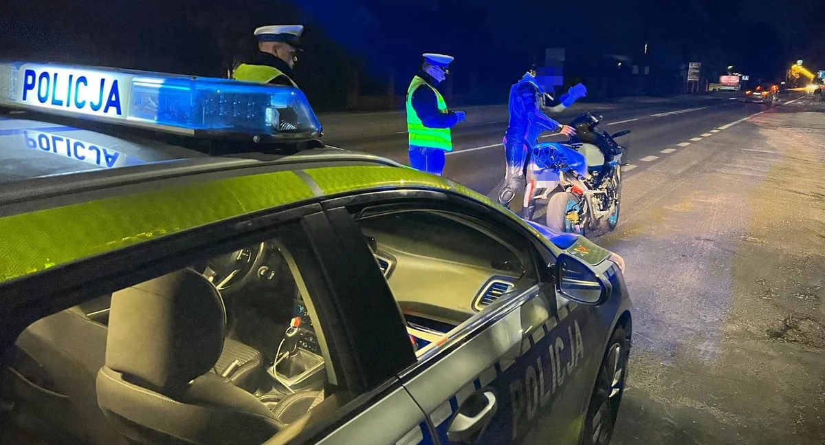 Policja z Ciechanowa kontrolowała motocykle i auta sportowe. Posypały się mandaty