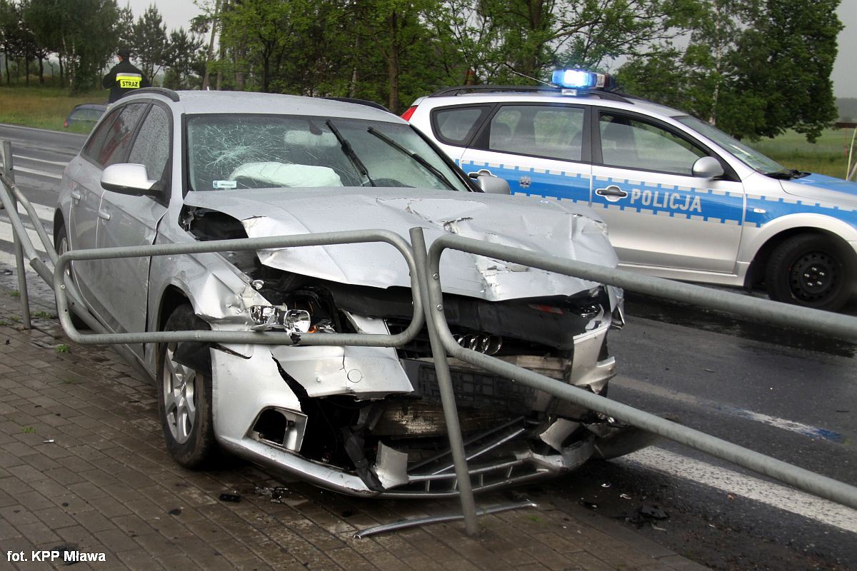 Zderzenie Audi z Citroenem. Siedem osób poszkodowanych (zdjęcia)