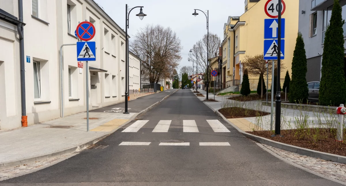 Dwie ulice w centrum Ciechanowa już po przebudowie. Zmieniła się organizacja ruchu [zdjęcia]