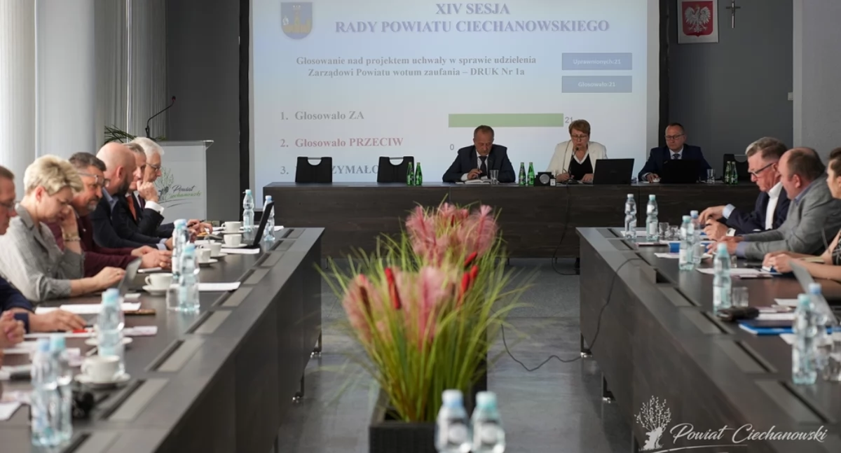 Zarząd Powiatu Ciechanowskiego z wotum zaufania i absolutorium
