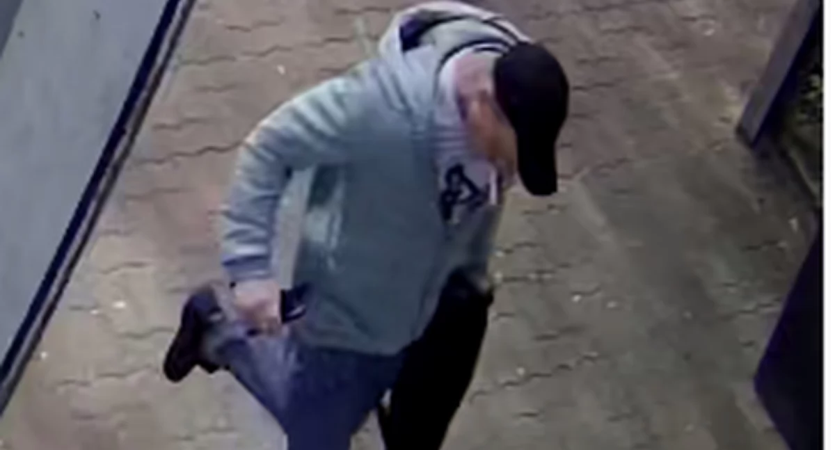 Kradzież w Ciechanowie. Policja poszukuje tego mężczyzny [zdjęcia]