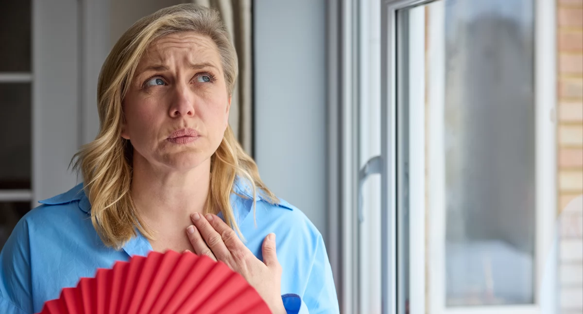 Fala za falą. Jak skutecznie radzić sobie z uderzeniami gorąca podczas menopauzy?