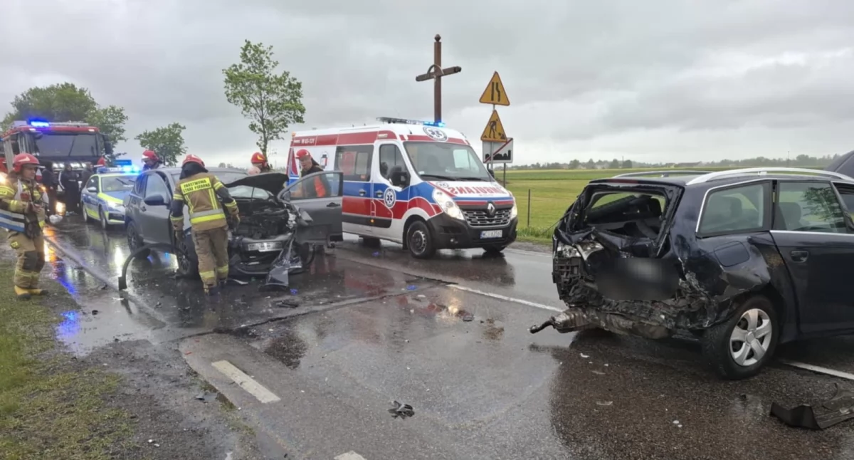 [AKTUALIZACJA] Wypadek koło Ciechanowa. Dwie osoby ranne