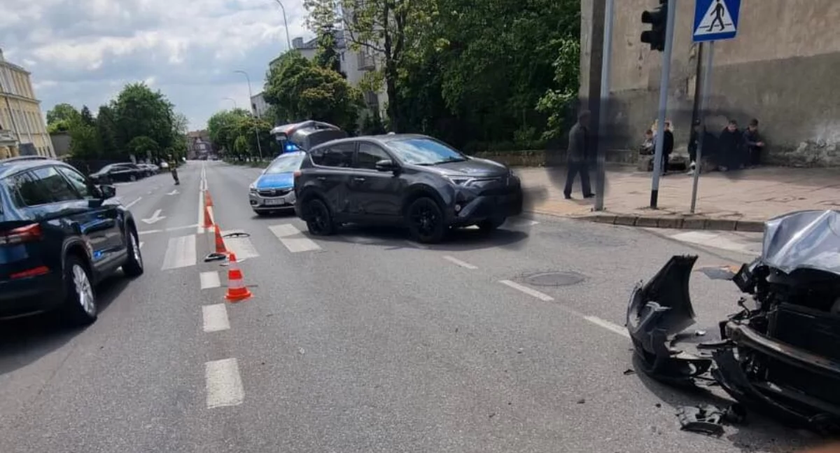 Zderzenie samochodów w centrum Ciechanowa [zdjęcia]