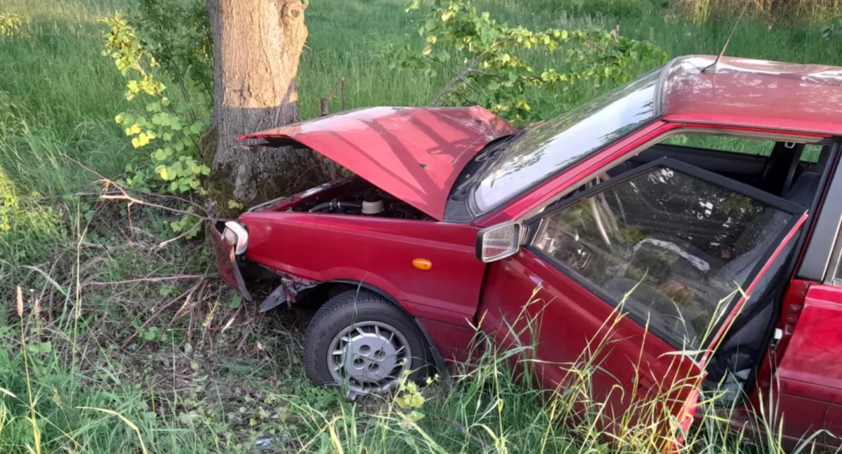 Polonezem w drzewo w pobliżu Ciechanowa [zdjęcia]