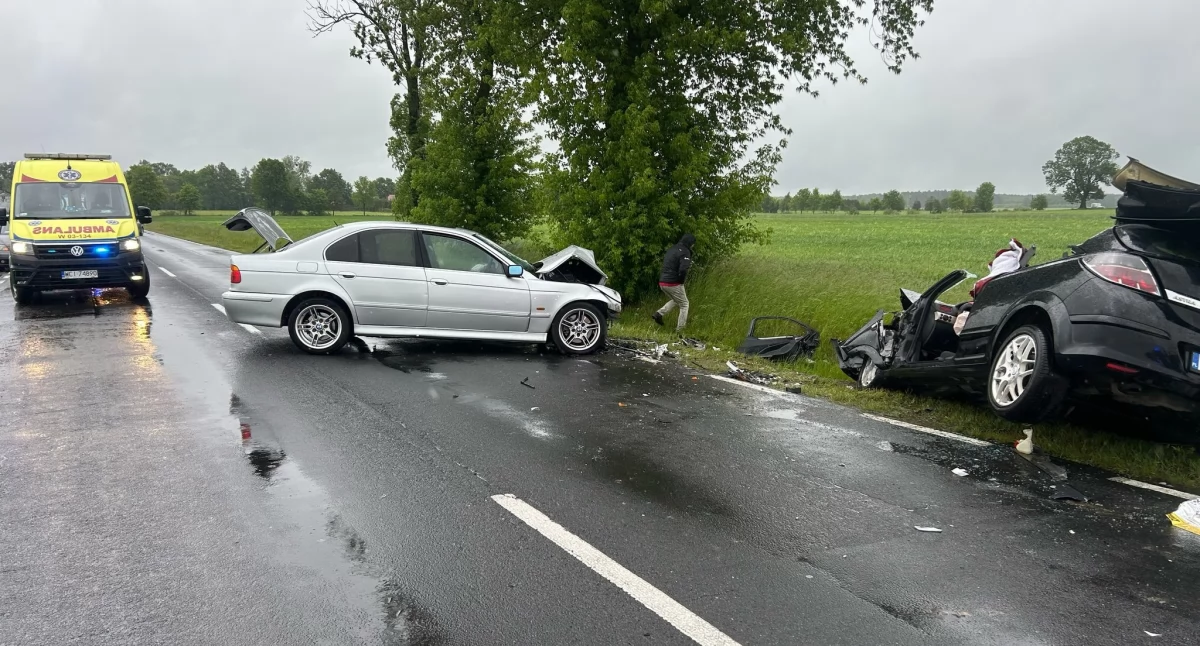 Nieprawidłowe wyprzedzanie przyczyną wypadku? Wśród rannych jest 10-latka [zdjęcia]
