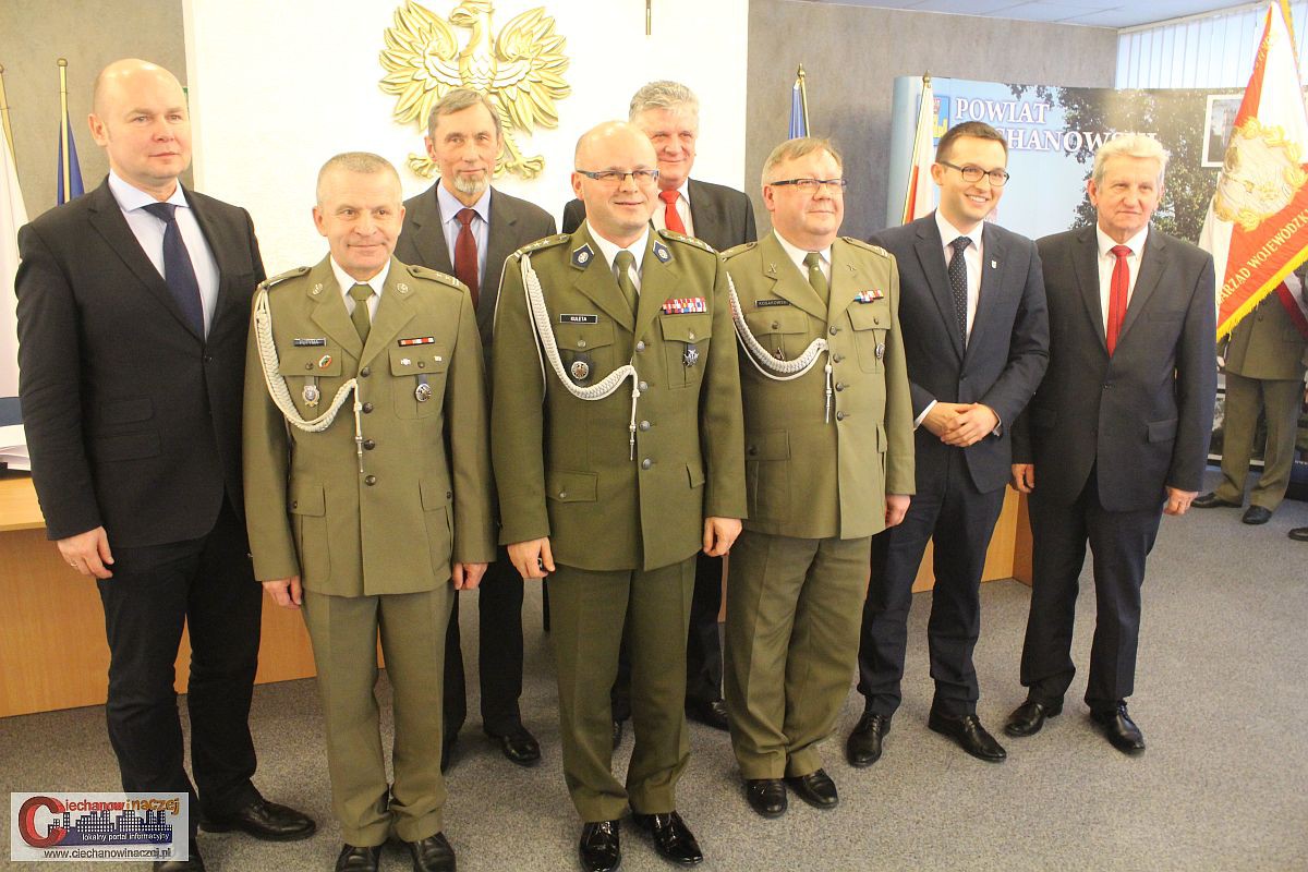 Zmiana warty w WKU w Ciechanowie. Oficjalnie pożegnano komendanta Kosakowskiego (zdjęcia)