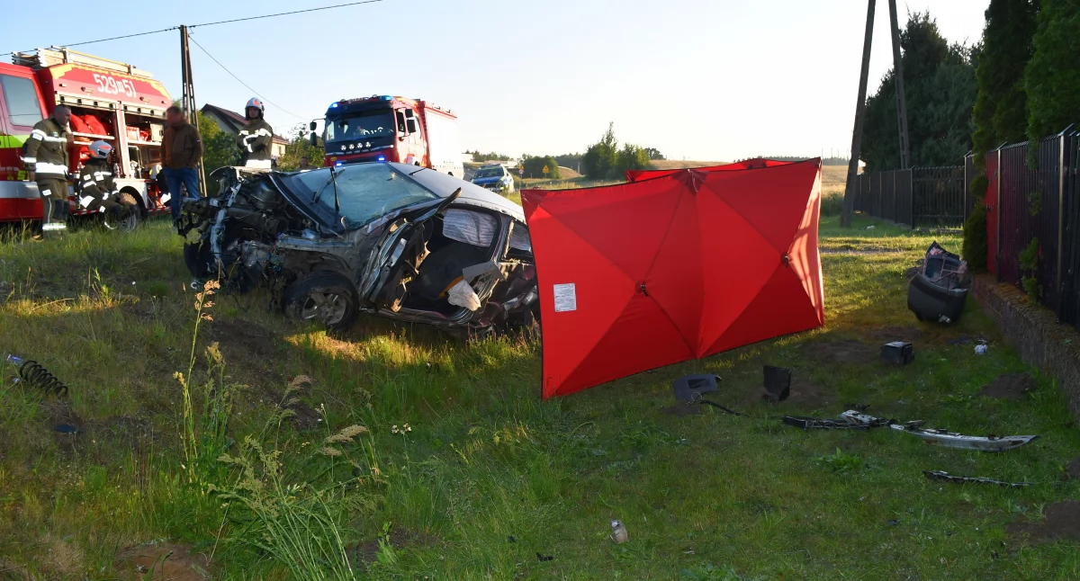 Koszmarny wypadek z udziałem młodych mieszkańców Ciechanowa. Jedna osoba nie żyje, trzy są ranne [zdjęcia]