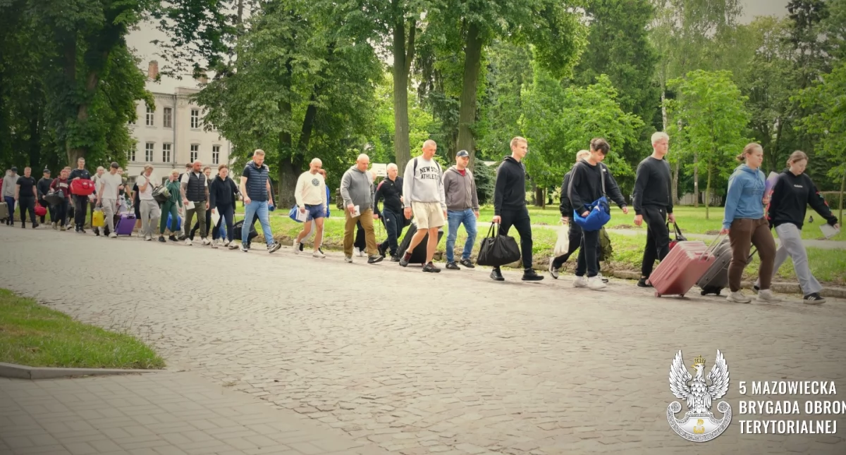 Spędzą wakacje w koszarach. W ciechanowskiej jednostce wojskowej pojawiło się ponad 100 ochotników [zdjęcia]
