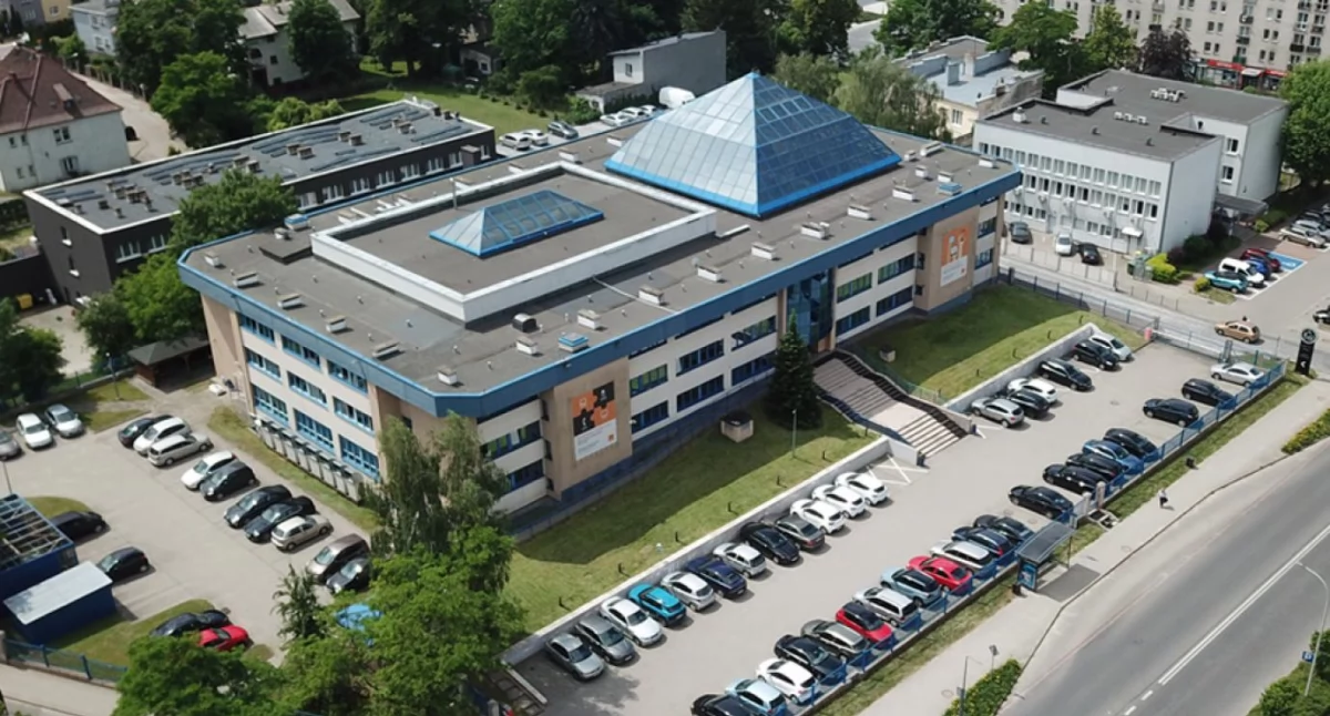 Biurowiec w centrum Ciechanowa cały czas na sprzedaż. Obniżono cenę