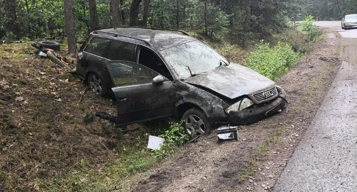 Groźny wypadek. Ucierpiał 17-latek, kierowca był pod wpływem alkoholu i narkotyków [zdjęcia]