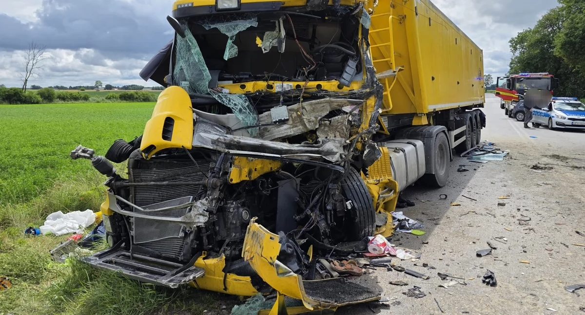 Tragiczny wypadek. Jeden kierowca nie żyje, drugi w szpitalu