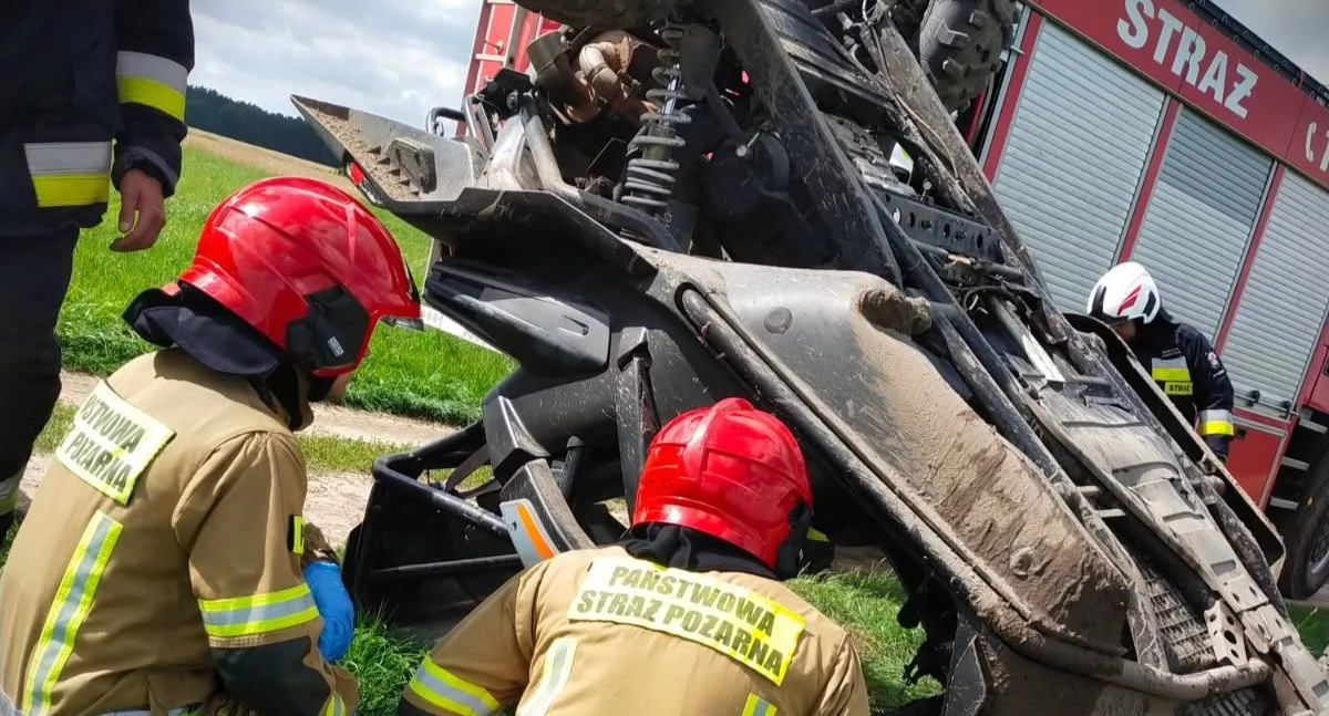 Pogotowie Lotnicze zabrało rannego do szpitala w Ciechanowie. Wypadek z udziałem czterokołowca [zdjęcia]